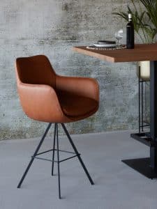 Brown leather bar stool Max-X (66 cm) at a wooden bar table
