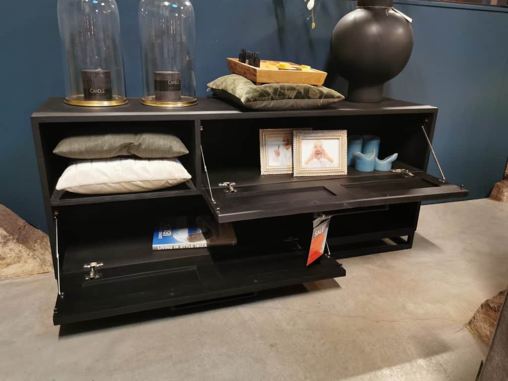 Televizní skříň OMG – Room108 Eindhoven