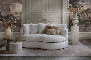 Witte loungebank met organische vorm.