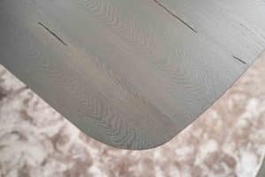 De Deens ovale slanke eettafel Bordeaux met ovale spinpoot van Room108.